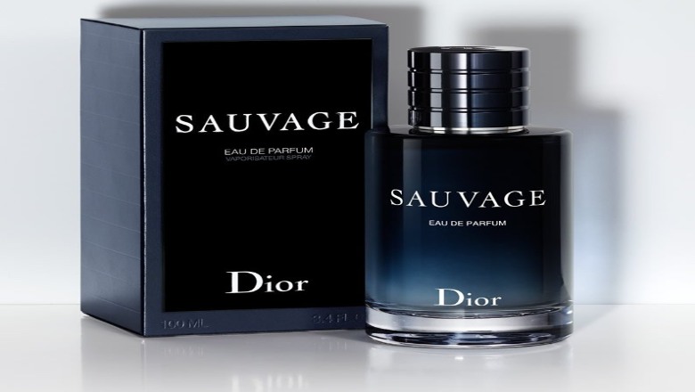 عطر دیور ساواج یک عطر چهار فصل مردانه بوده که دارای رایحه‌ای تلخ و ملایم است. 