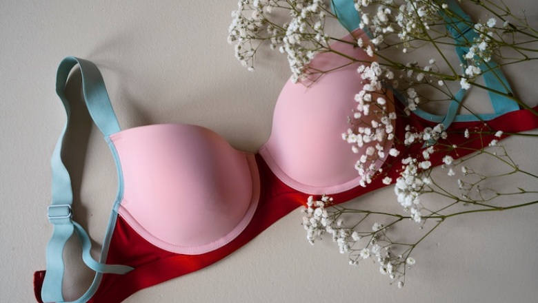 در برخی از زنان، تماس پوست با نیکل می‌تواند باعث درماتیت تماسی آلرژیک شود.