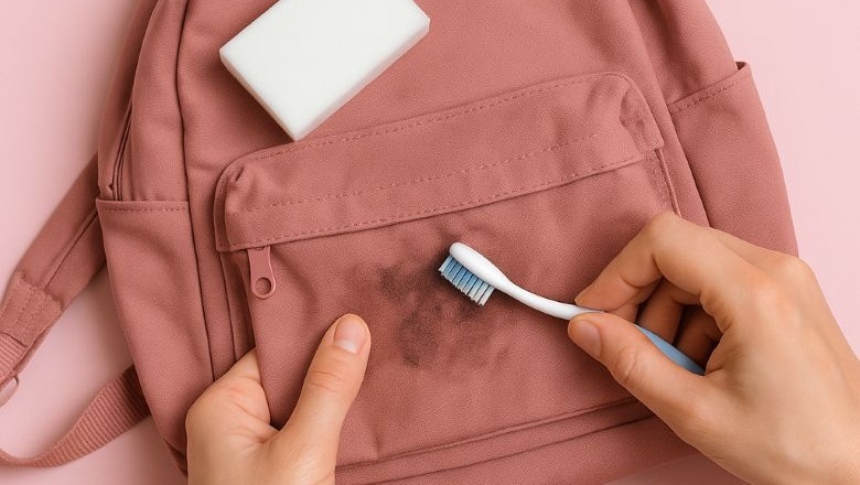 کثیفی‌ ها و لکه‌های سطحی را از روی کوله پاک کنید