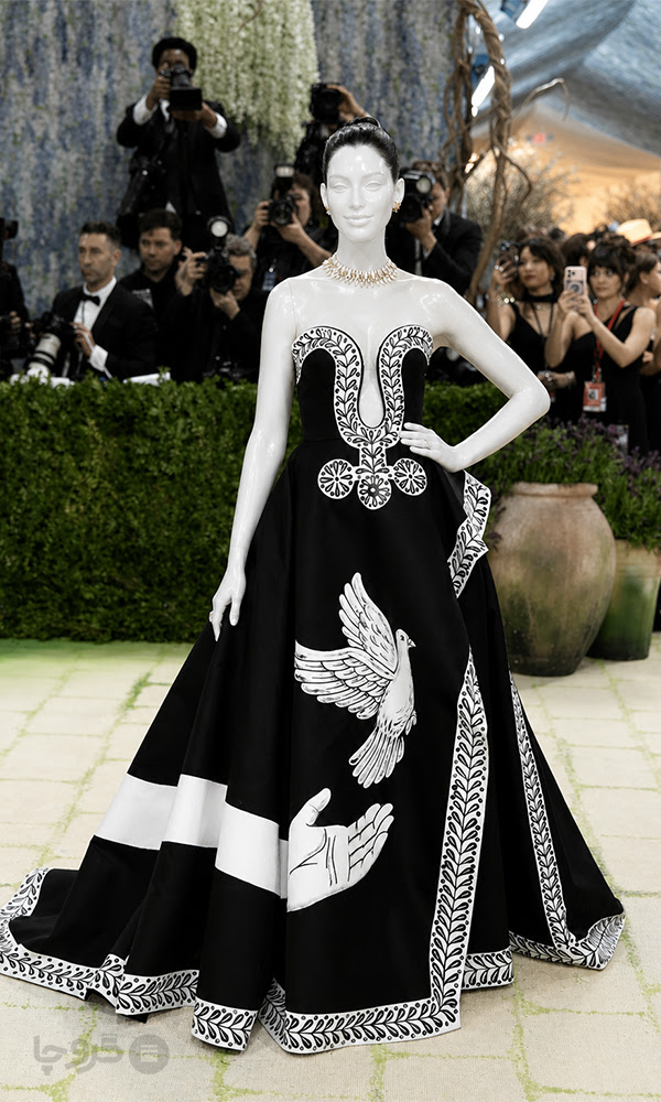 Anne Hathaway mannequin-style Met Gala 2026 portrait in elegant couture dress