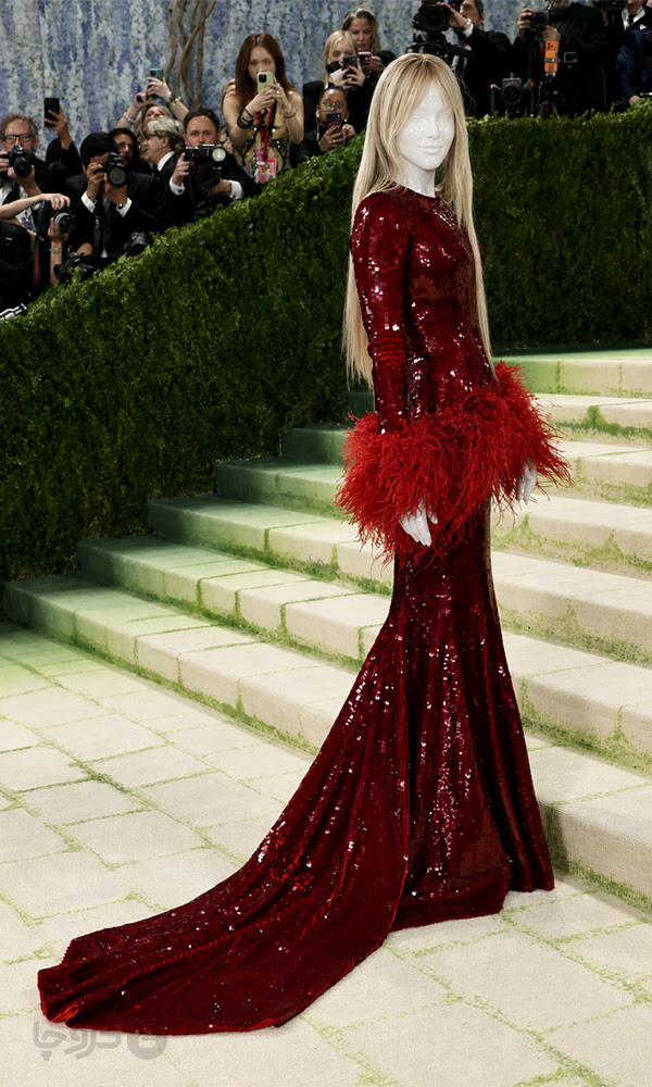 Nicole Kidman mannequin-style Met Gala 2026 look in sculptural couture gown on the red carpet